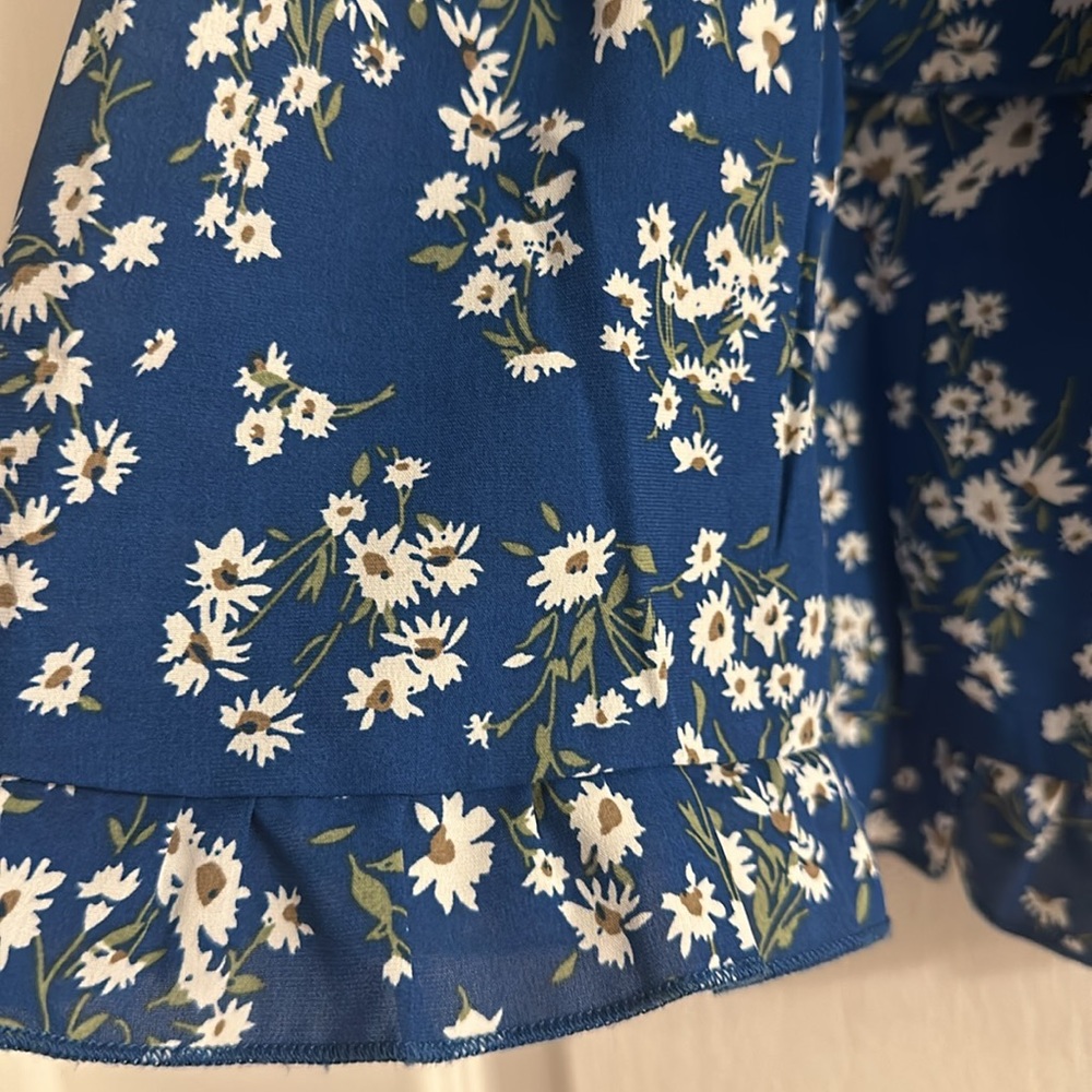 Blue daisy adjustable tie babydoll top - Picture 5 of 6